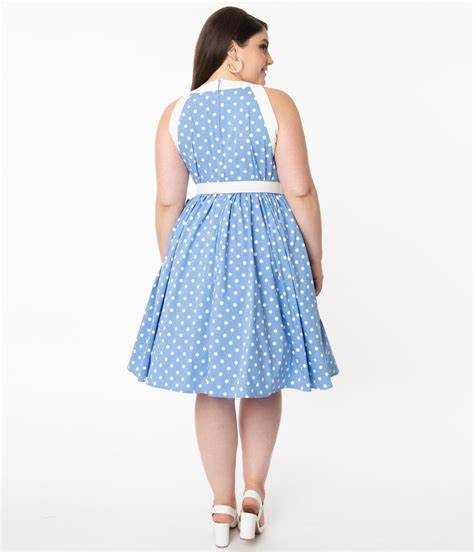 Summer dress with pockets. Has a 1940s and 1950s flare